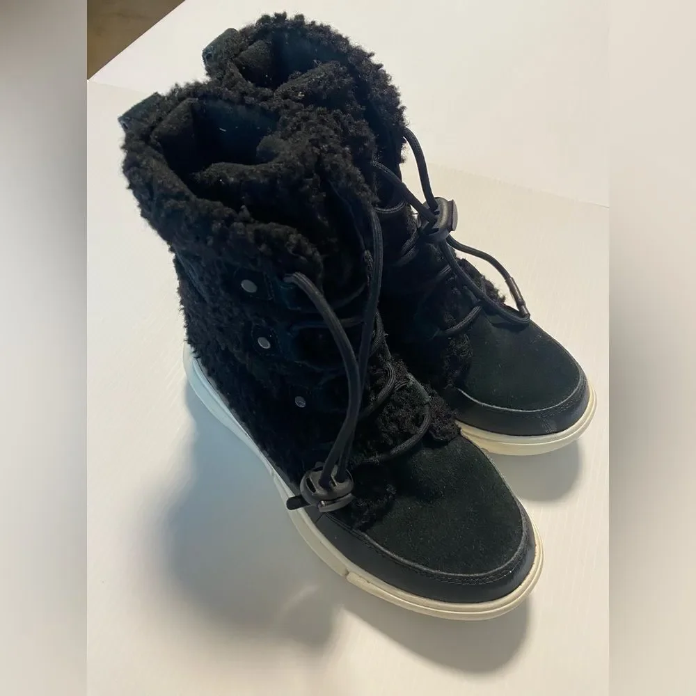 Sorel Explorer II Joan short flat black sherpa furry lace up suede boots kids 3